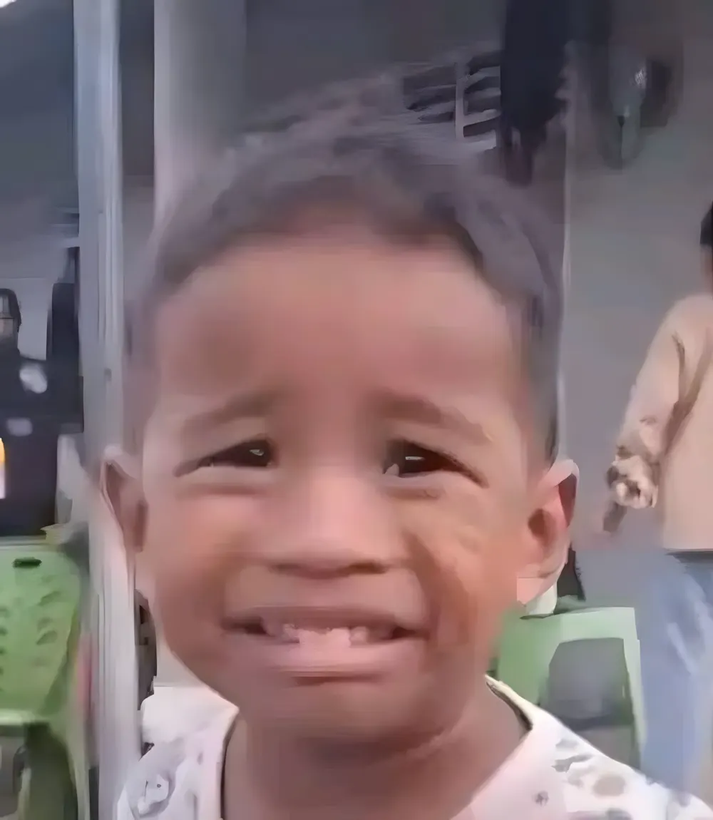 Khóc meme vì người ta có đôi còn mình có nợ.