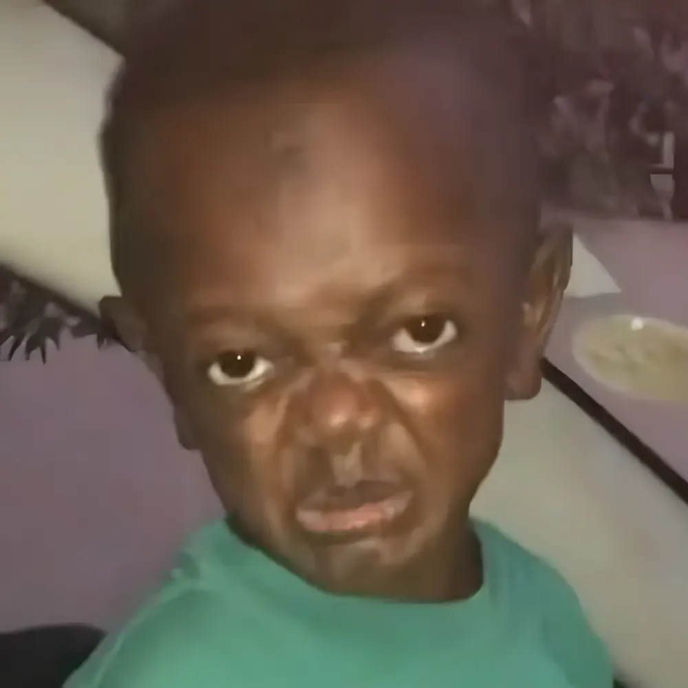 Ảnh khóc meme dành riêng cho những trái tim mong manh.