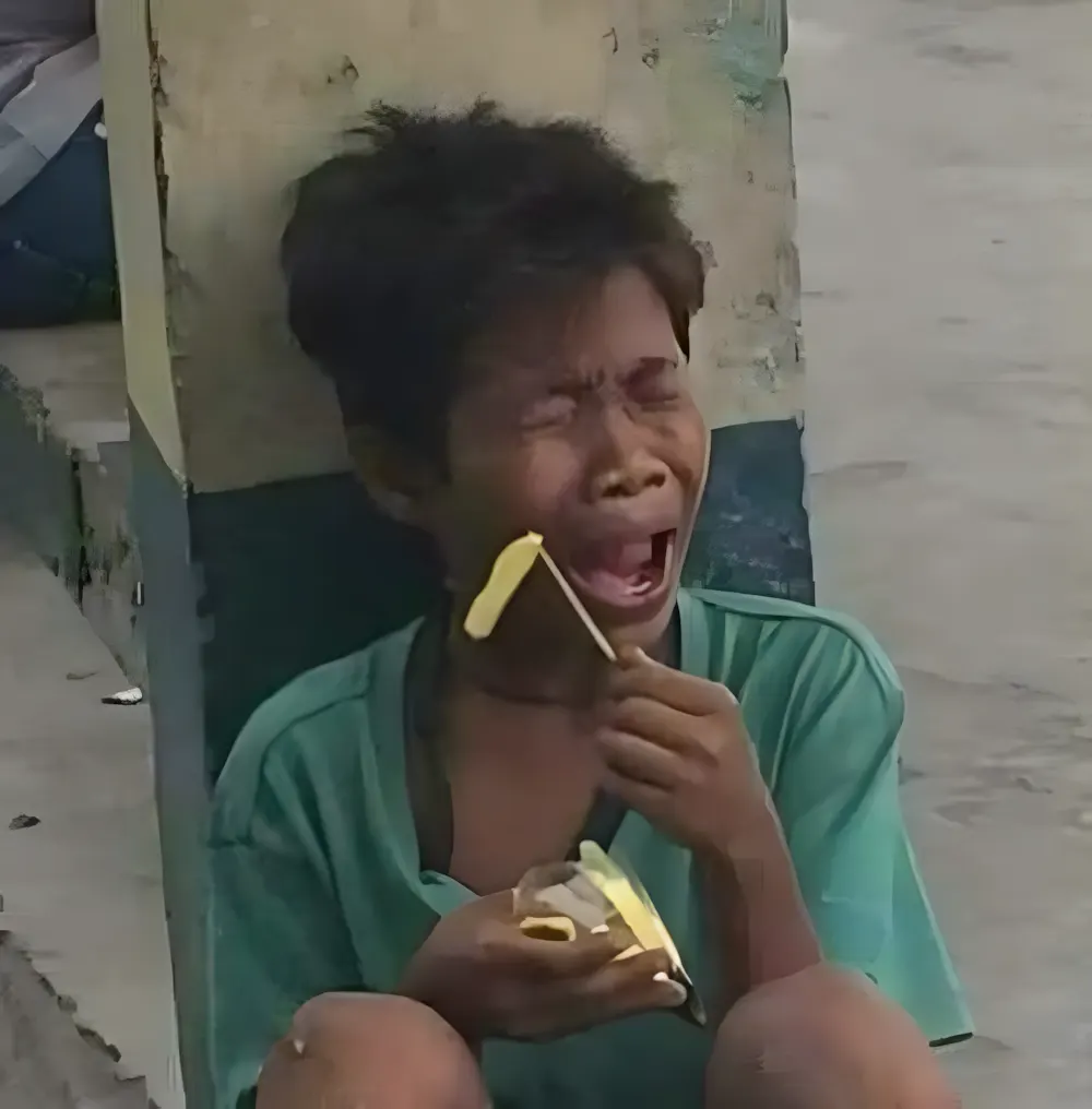 Khóc meme xong rồi lại cười như chưa có chuyện gì.
