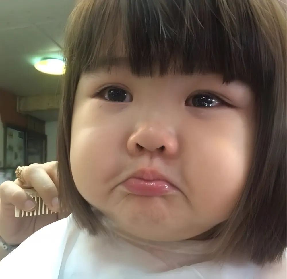 Meme vừa khóc vừa cười khi đọc lại tin nhắn cũ.
