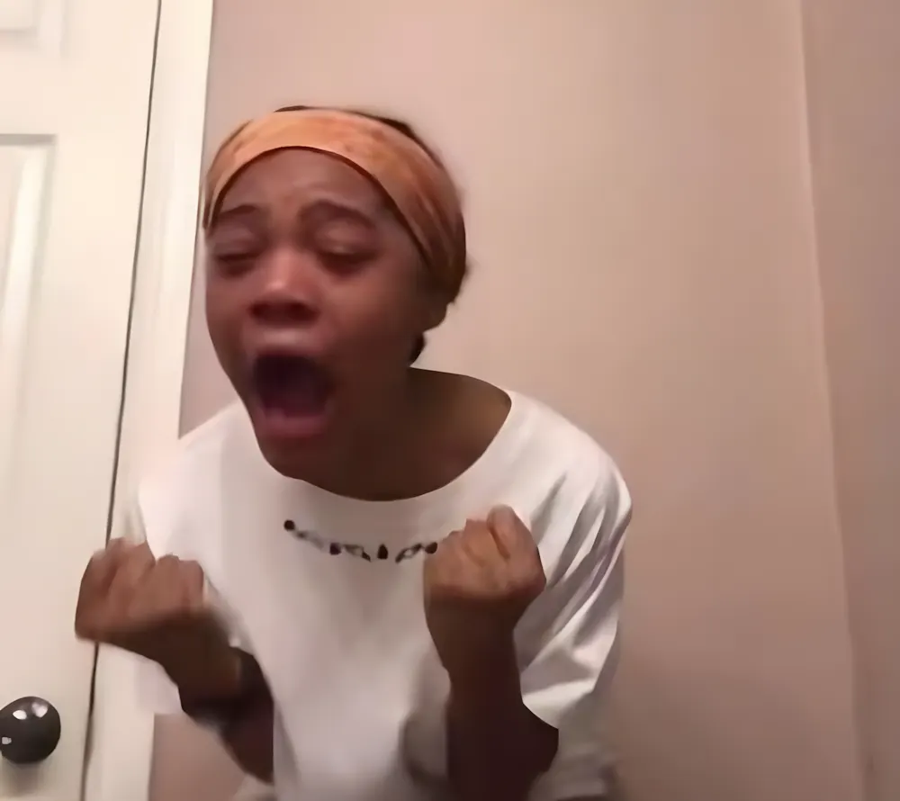 Huhu meme mỗi lần mở tài khoản ngân hàng đầu tháng.