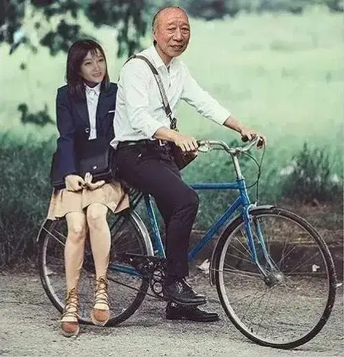 Hình meme hài Shigeo Tokuda nụ cười hiền khiến cộng đồng mạng bật cười