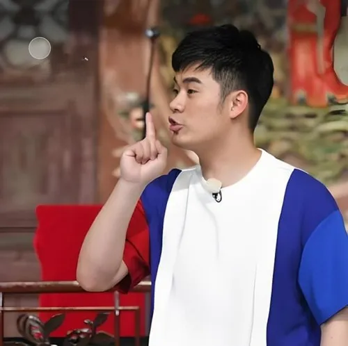 Hình chế suỵt mang vibe bí mật cực vui.