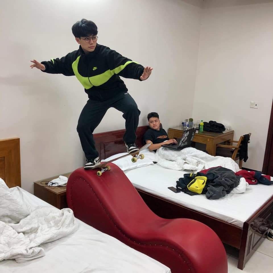 Ghế Tình Yêu Meme - 99+ Ảnh Chế 18+ Hài 🪑