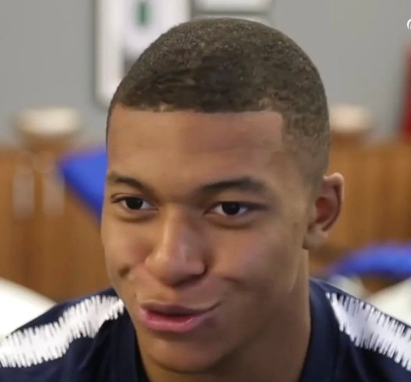 999+ Meme Mbappe hài hước, biểu cảm cực mặn khuấy đảo mạng xã hội