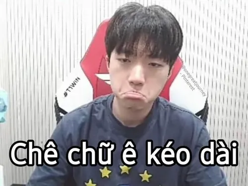 Meme bĩu môi đang thống trị MXH