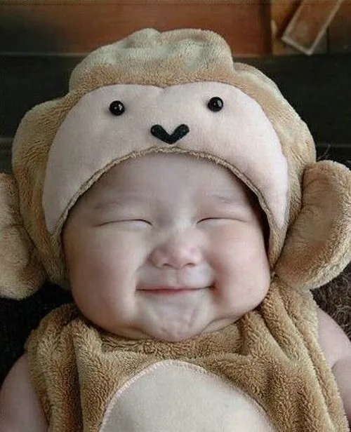 Hình troll em bé tươi rạng rỡ đáng yêu