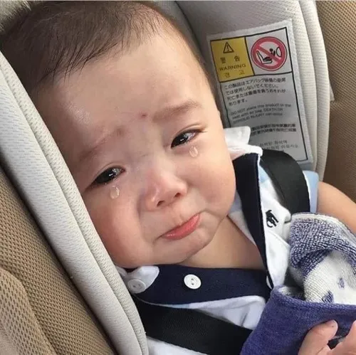 Biểu cảm baby rưng rưng nhưng vẫn khiến ai cũng cười