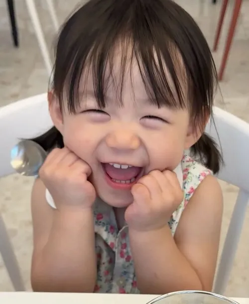 Meme troll bé nhỏ khiến netizen Hàn thích mê