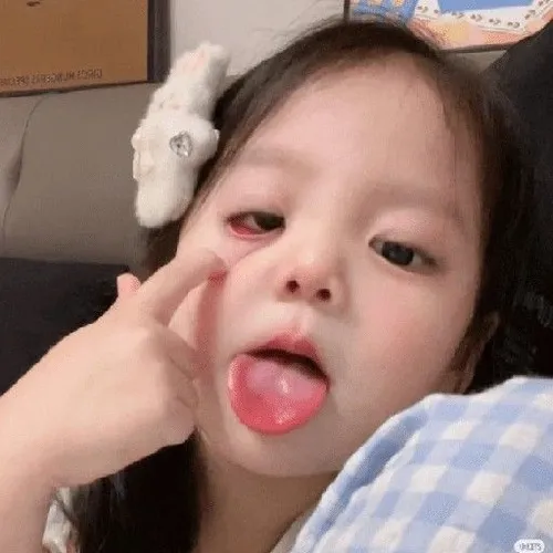 Meme cười bé đáng yêu lan mạng xứ kim chi