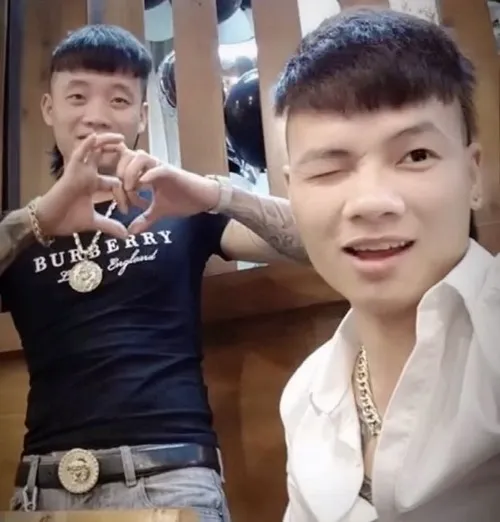 Meme vui Khá Bảnh trái tim phản chiếu biểu tượng đời sống ảo