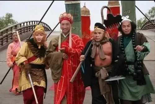 Meme chế mô phỏng hành động vỗ quạt hài hước