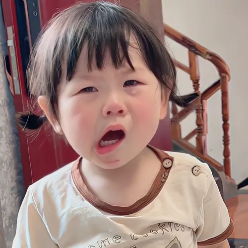 Ảnh chế bé ăn chơi y như idol nhí
