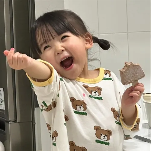 Ảnh vui bé chu môi chuẩn Hàn ngộ nghĩnh