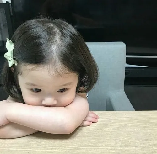 Meme cười bé nhỏ mang hơi thở Kpop