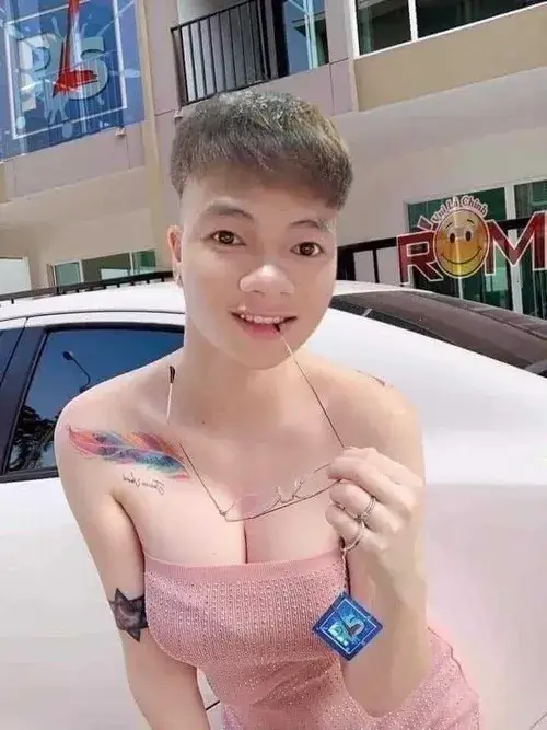 Từ trào lưu múa quạt đến ảnh troll, Khá Bảnh vẫn không biến mất