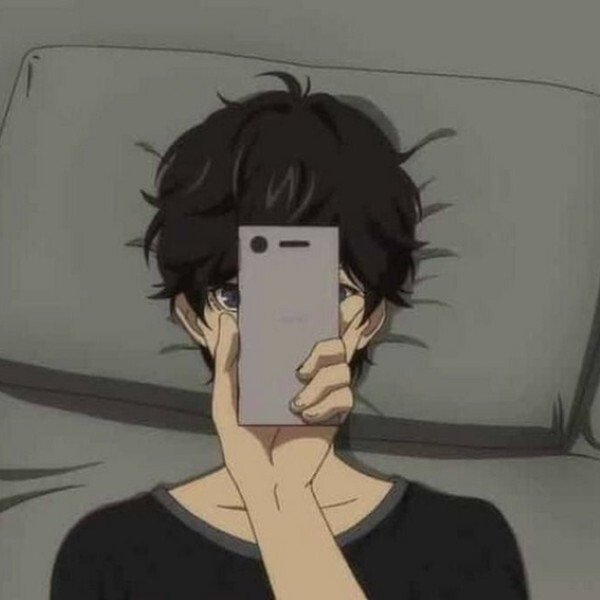 ảnh avatar đẹp anime cầm điện thoại che mặt 23