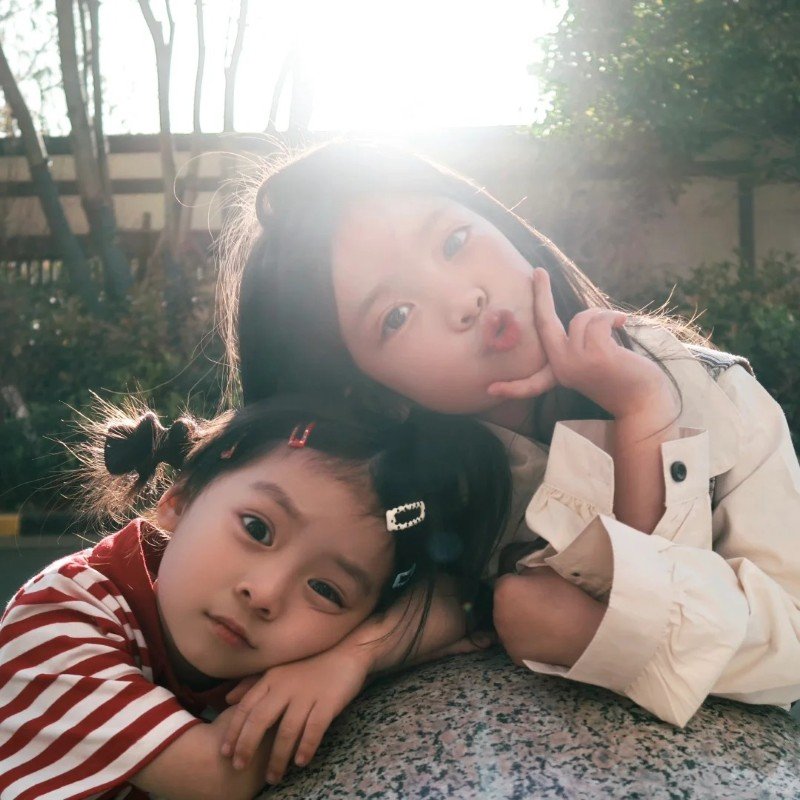Avatar đôi bạn thân nữ vô tri cute dành cho mạng xã hội