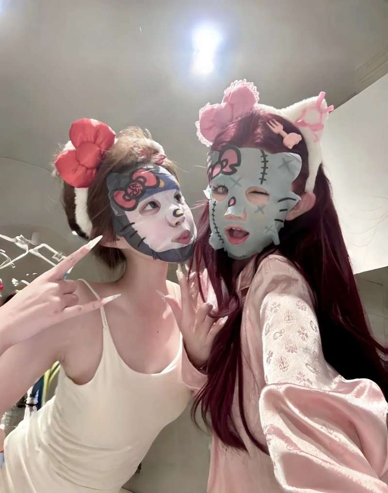 Avatar đôi bạn thân nữ vô tri cute dành cho cặp bạn thân